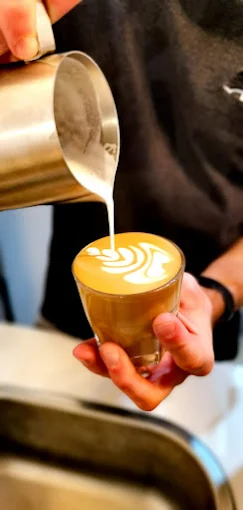 Milk pour latte art